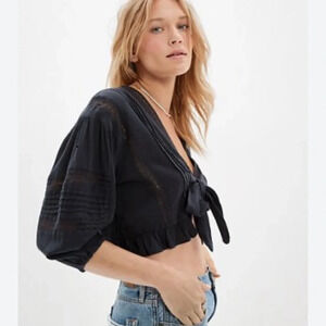 AMERICAN EAGLE NWT V-Neck Lace Trim Wrap Style Blouse Crop‎ Size Small
